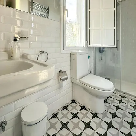 Holiday home Beautiful Home: Sea View Retreat In